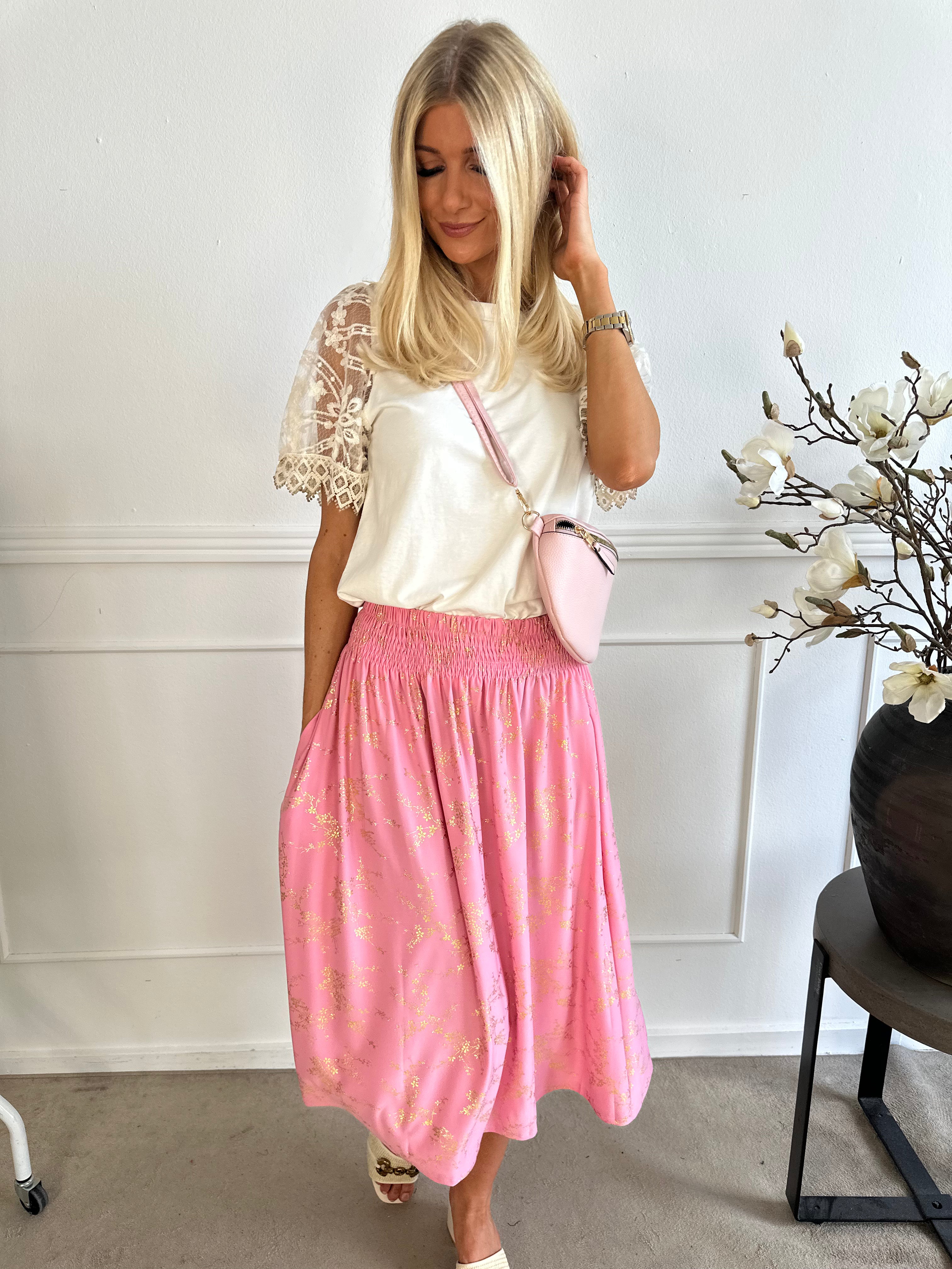 Pams Gold Midi Skirt - Kjol i stretchigt material med fickor